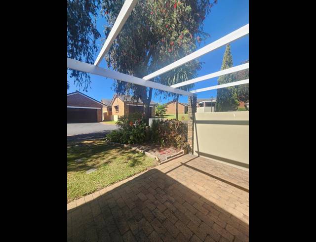 3 BEDROOM TOWNHOUSE FOR SALE IN TYGER VALLEY